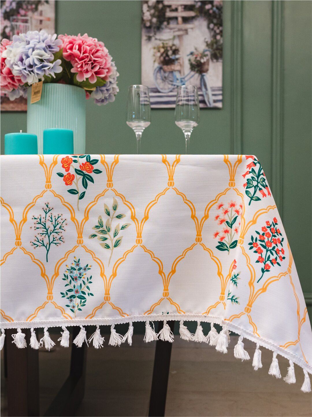 URBAN SPACE White & Green Printed 4-Seater Table Cover