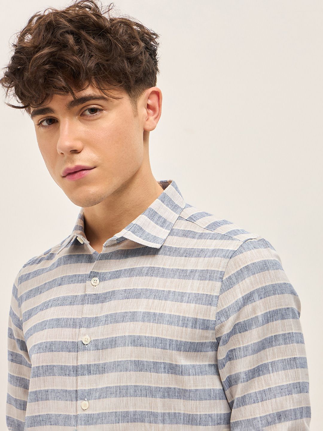 THE BEAR HOUSE Men Spread Collar Horizontal Striped Slim Fit Casual Shirt