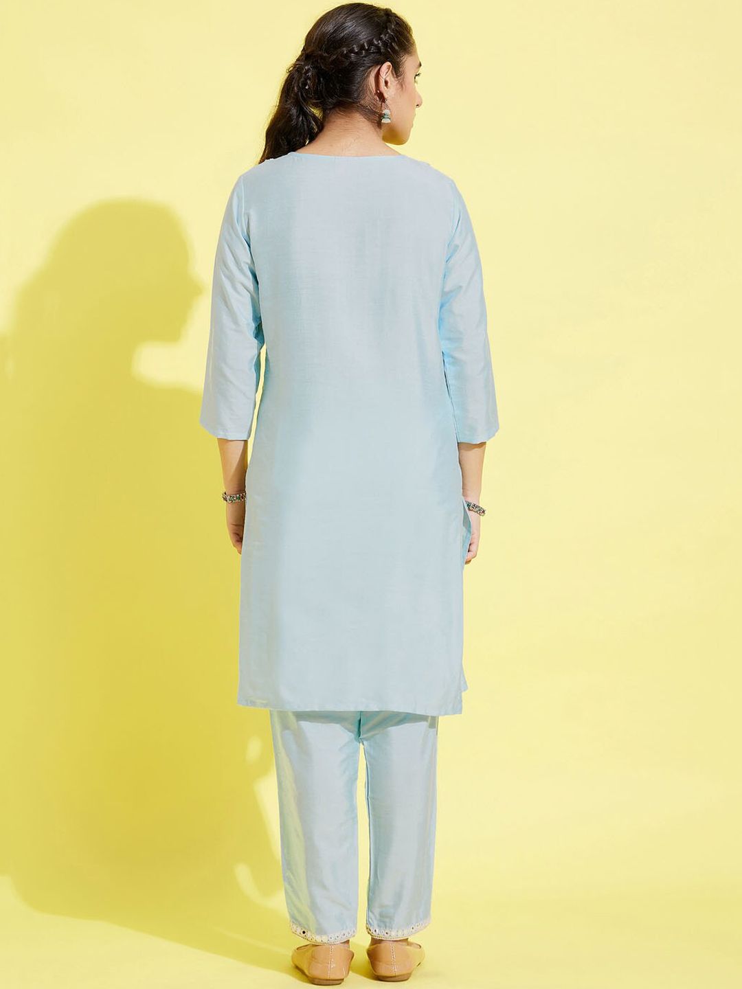 VASTRAMAY Girls Blue Ethnic Motifs Embroidered Mirror Work Kurta with Trousers