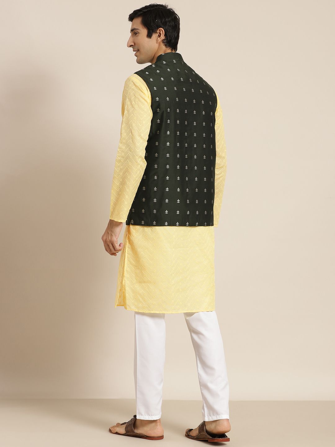 SOJANYA Kurta Kapas Tulen Chikankari Kuning Lelaki dengan Jaket Churidar & Nehru