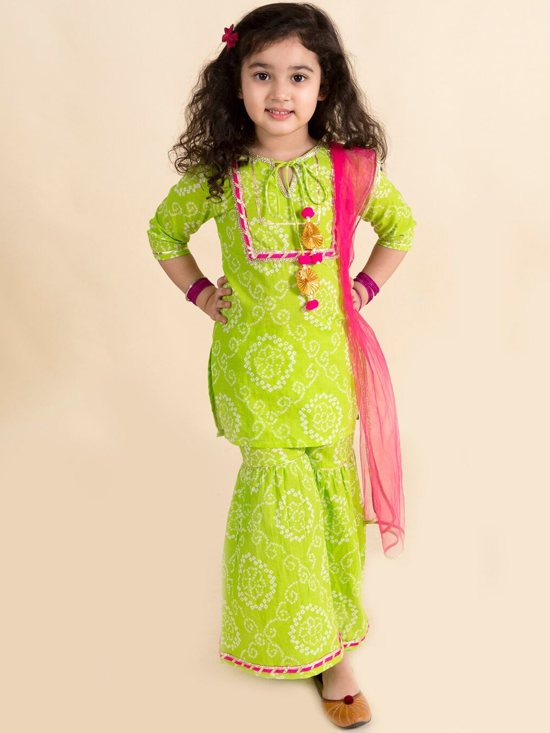 pspeaches Girls Green & Pink Bandhani Embroidered Pure Cotton Kurta With Sharara & Dupatta