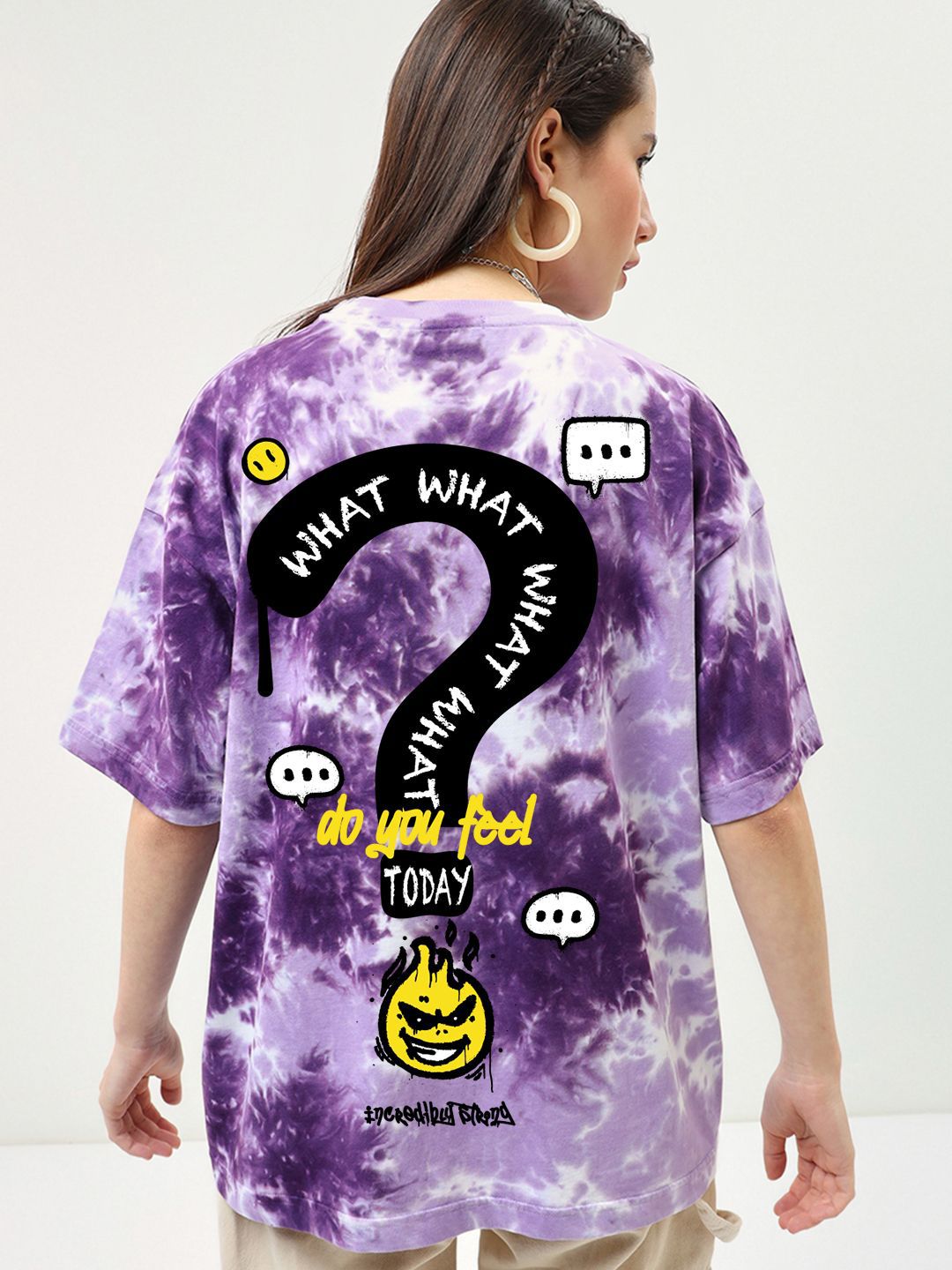 Wanita bewakoof mengikat dan pewarna t-shirt besar