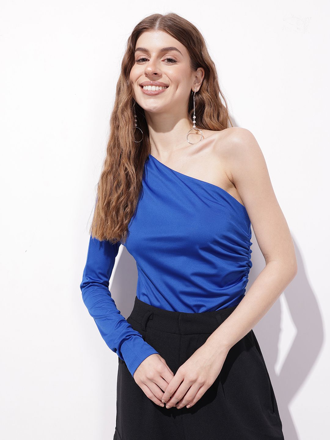 DressBerry Skin's In One-Shoulder Ruched Fitted Top
