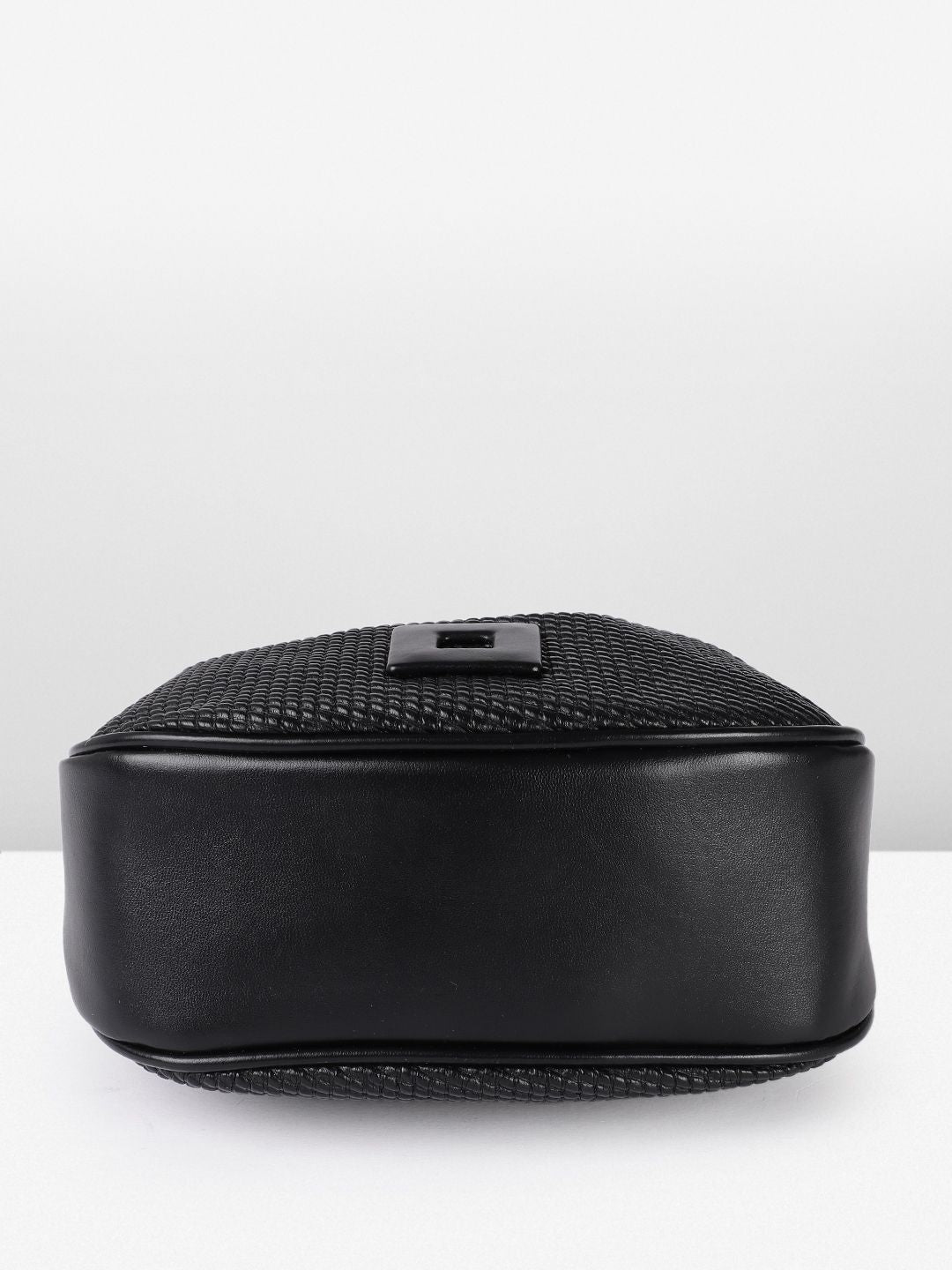 DressBerry Textured Bucket Handheld Bag