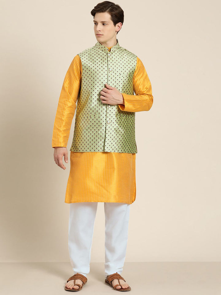 SOJANYA Lelaki Mustard Yellow & Beige Thread Work Straight Kurta Churidar & Jaket Nehru