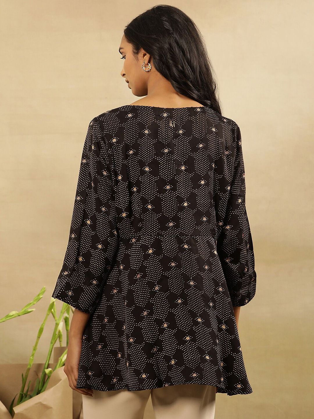 W Round Neck Three Quarter Sleeves Floral Print Top