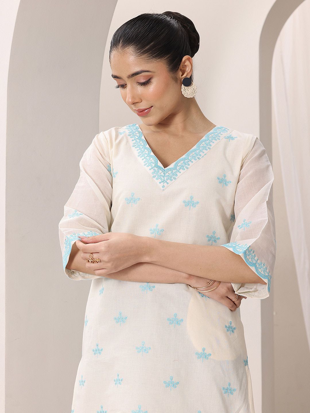 Libas Off White Floral Embroidered V-Neck Thread Work Straight Kurta