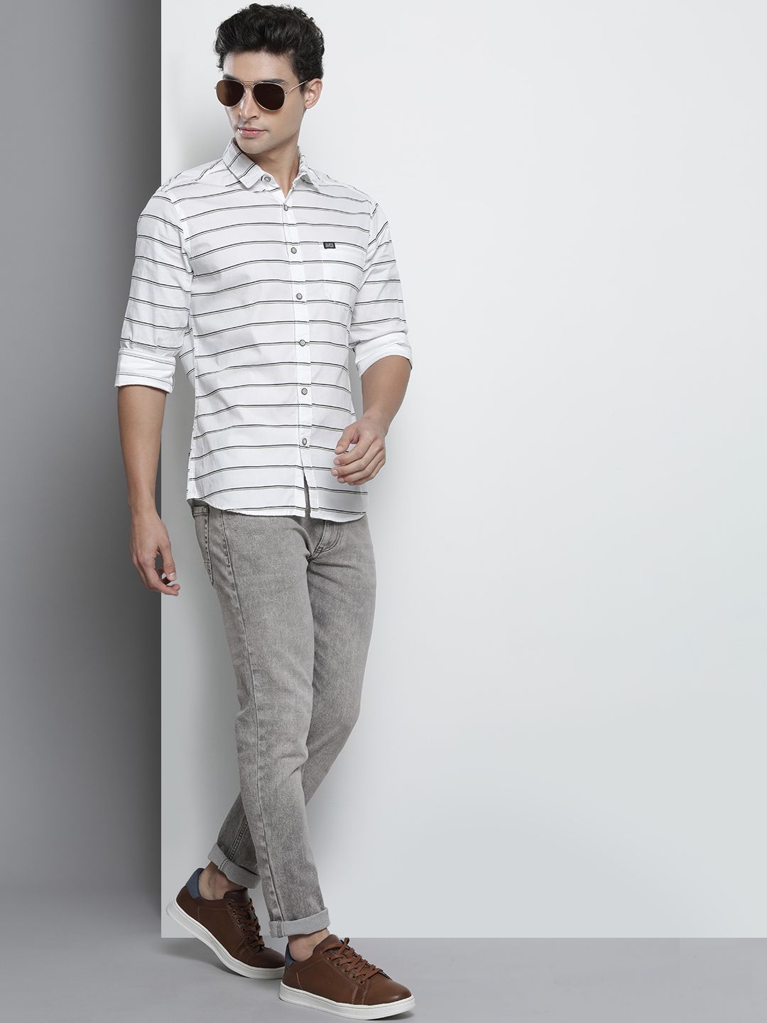 The Indian Garage Co Men Grey Slim Fit Light Fade Stretchable Jeans