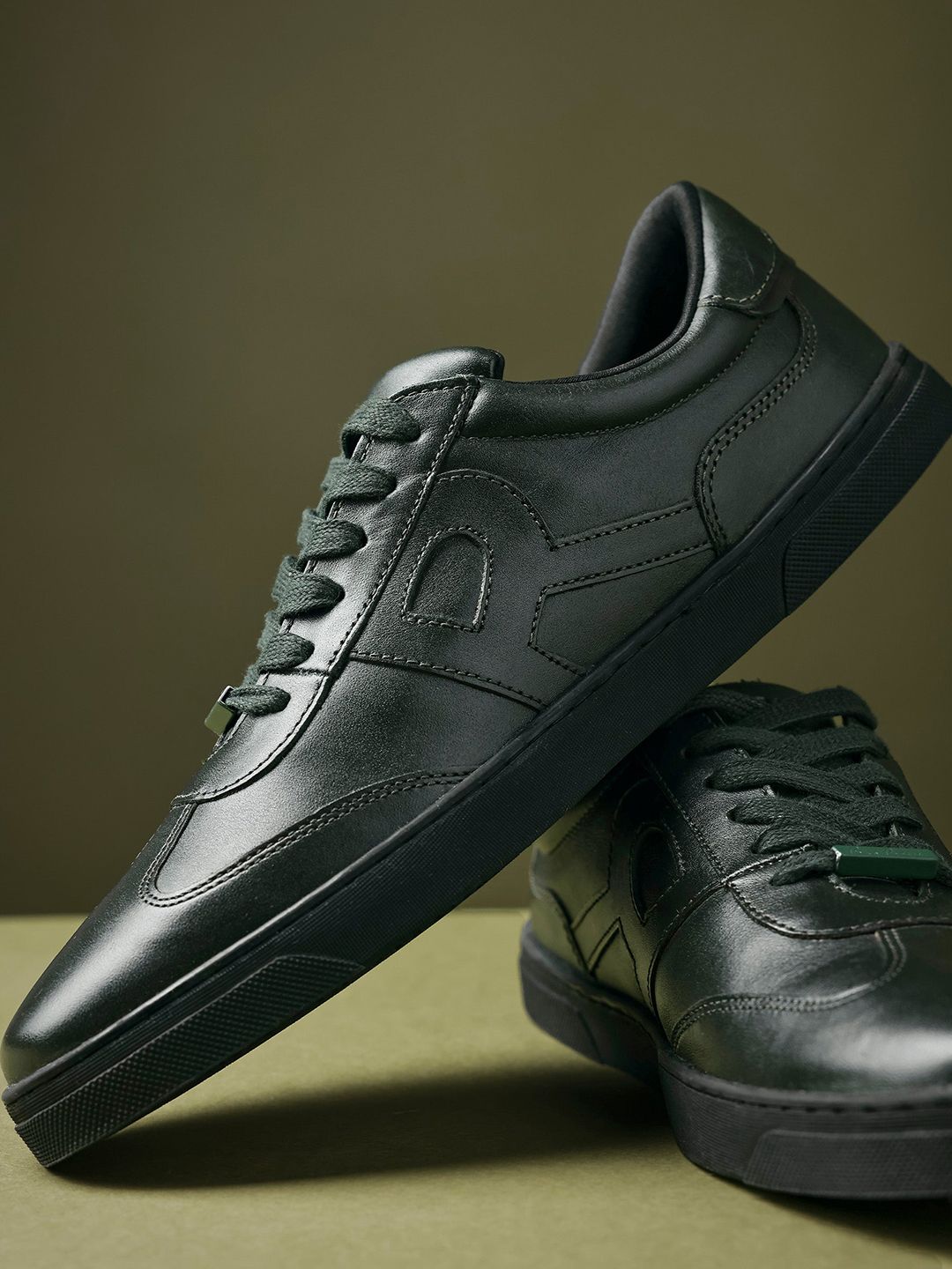 RARE RABBIT Men Merc Textured Leather Sneakers