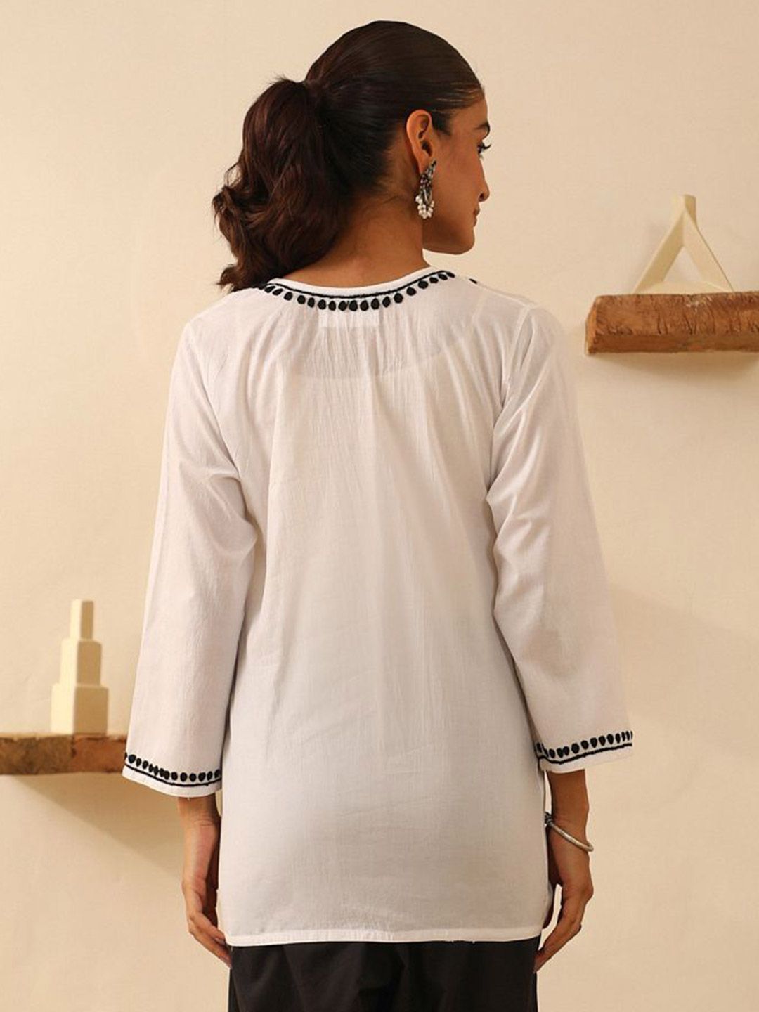 House of Chikankari Women white Cotton Chikankari Embroidered Top