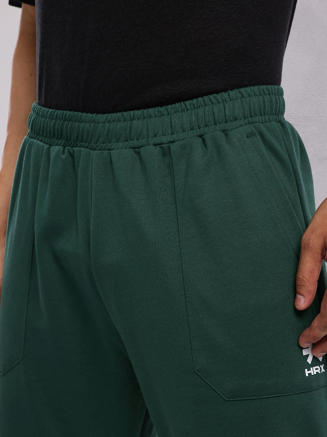 HRX by Hrithik Roshan Men Panelled Mid-Rise Regular Fit Lifestyle Joggers