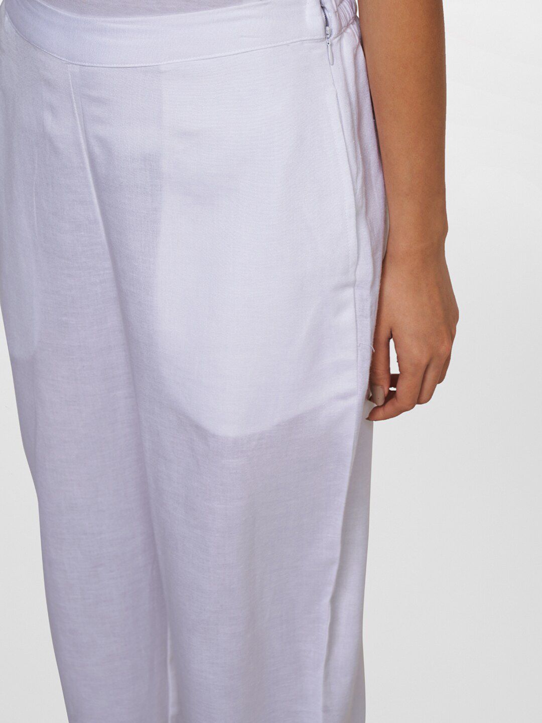 Global Desi Women White Solid Straight Fit Trouser