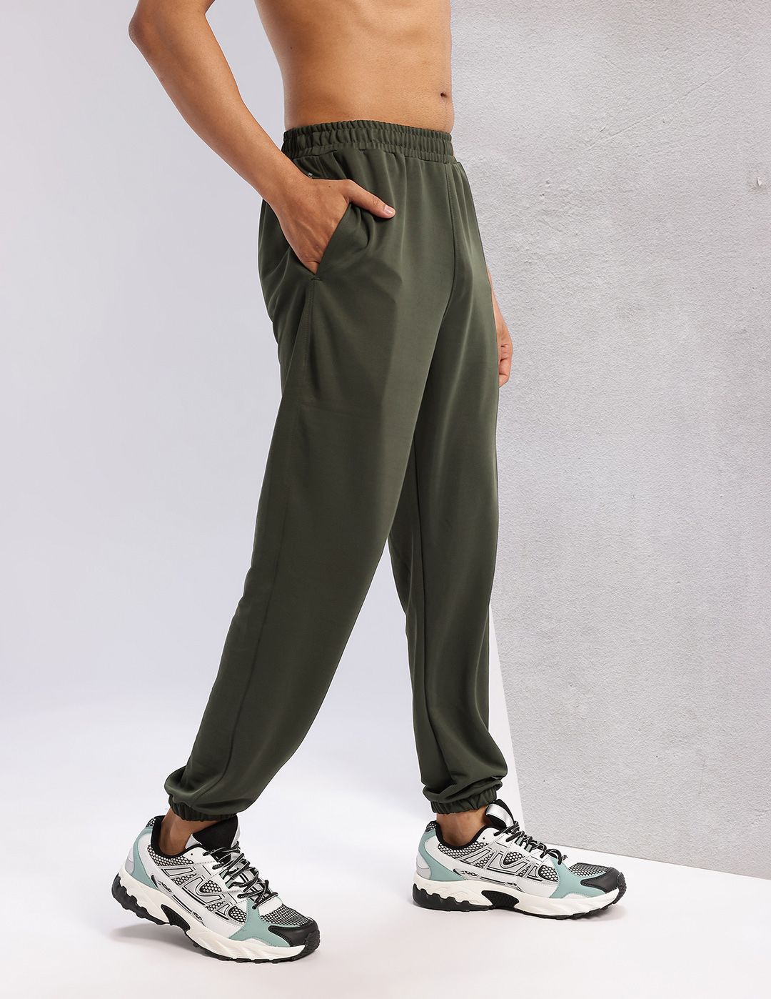 HRX by Hrithik Roshan Men Mid-Rise Rapid-Dry Training Joggers
