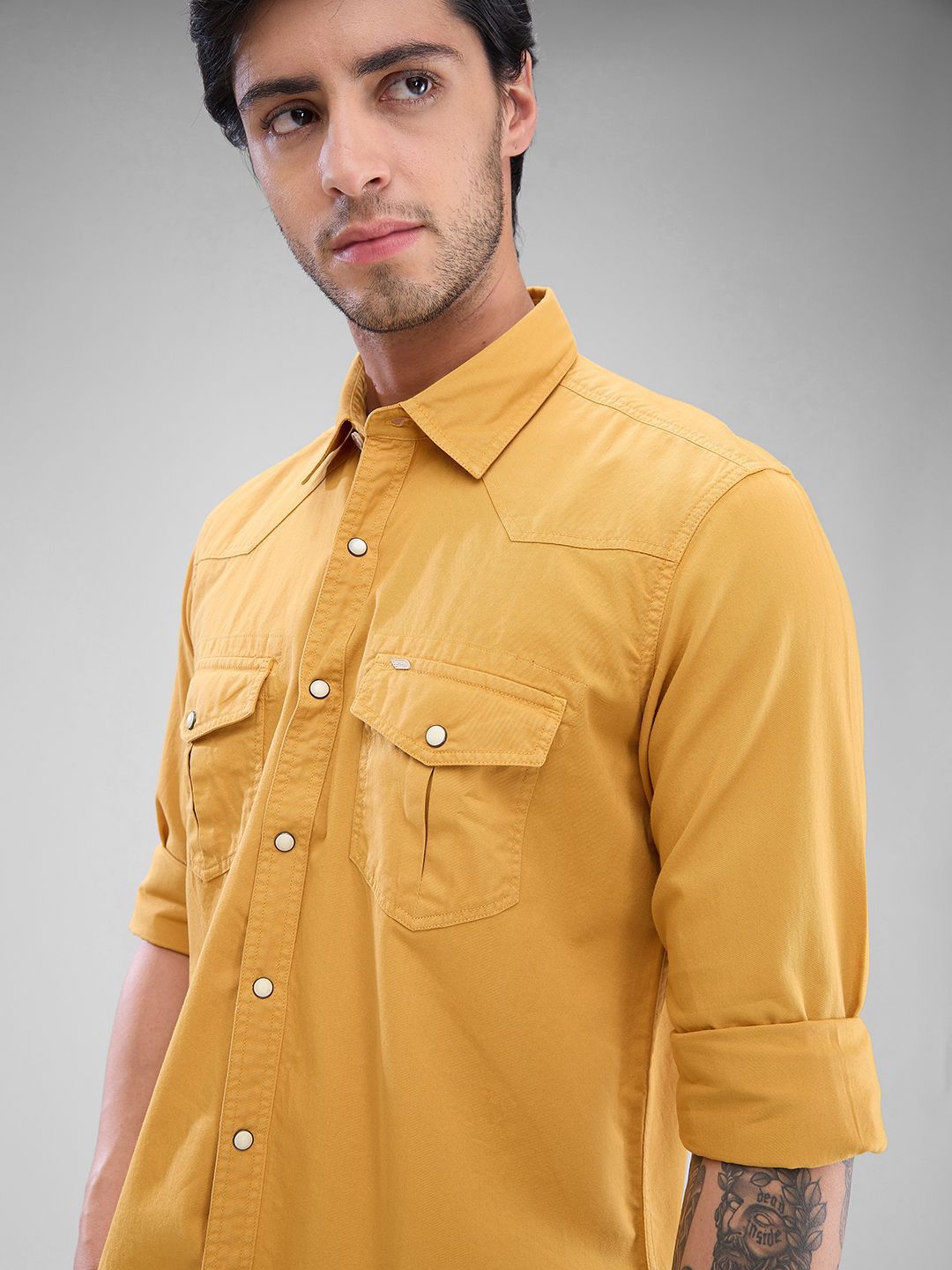 SPYKAR Men Solid Pocket Detailing Slim Fit Casual Shirt