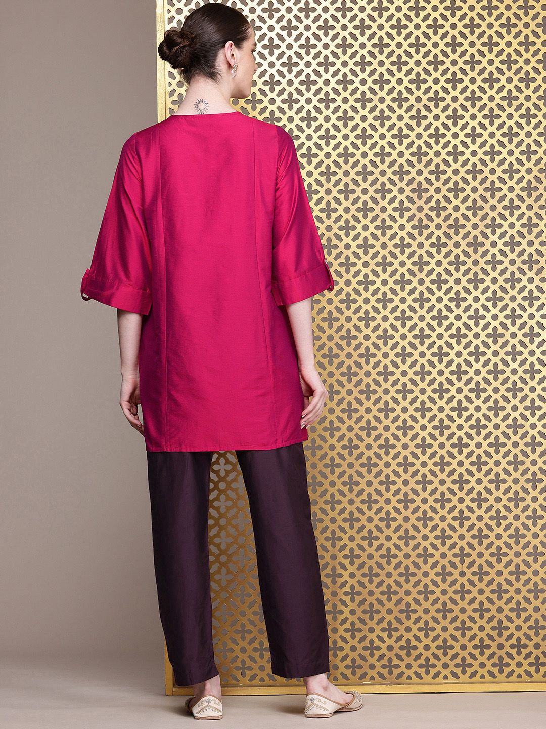 House of Pataudi Jashn Floral Embroidered Thread Work Kurti with Trousers