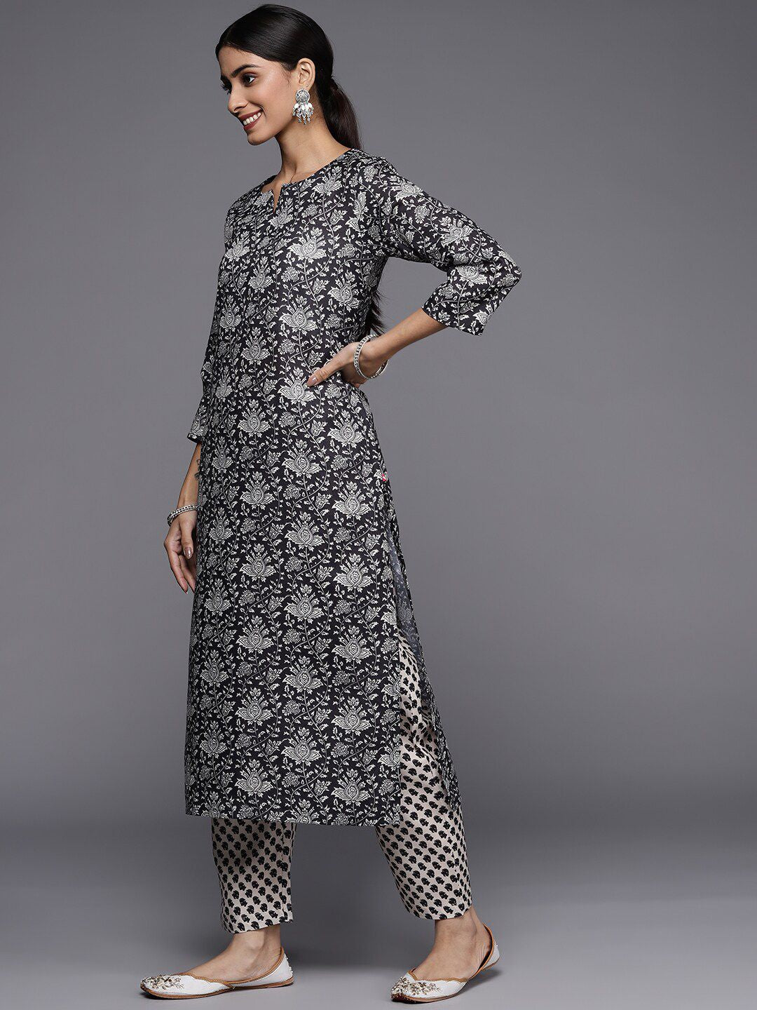 Varanga Women Digital Winter Printed Kurta Palazzo &Dupatta