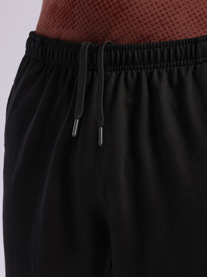 HRX by Hrithik Roshan Men Contrast Piping Mid-Rise Lifestyle Joggers