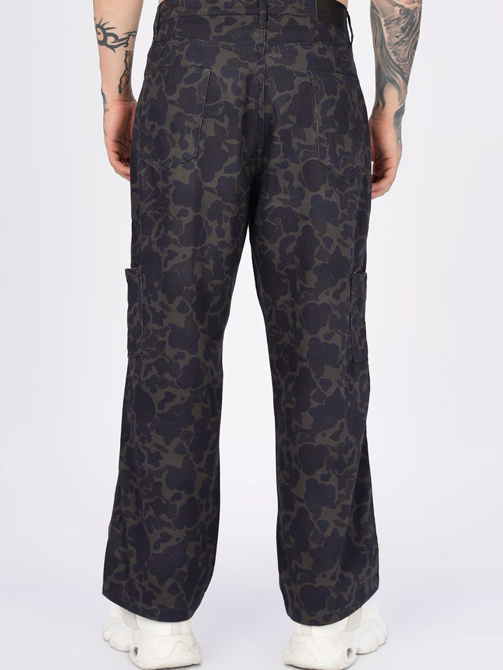 Eszett Men Camouflage Print Baggy Cargos Trousers