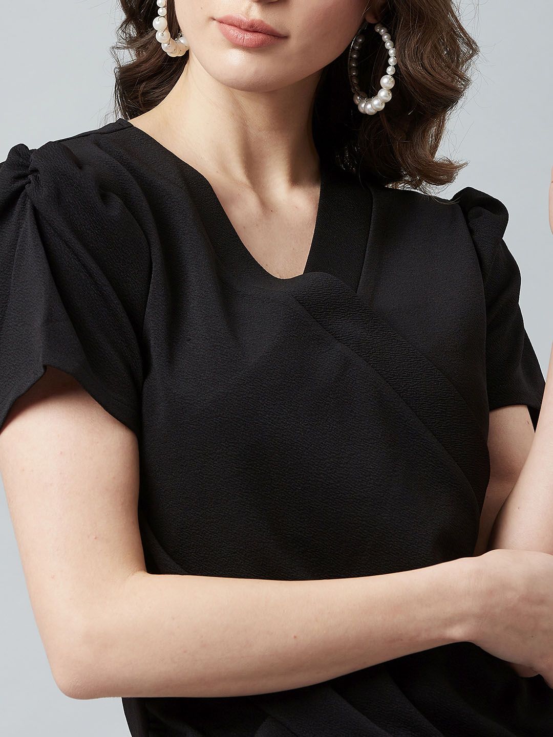 Athena Black Wrap Top dengan Lengan Puffed