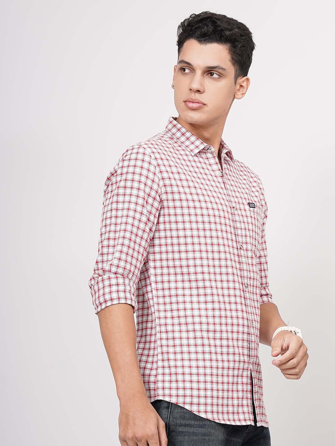 The Indian Garage Co Men White & Red Slim Fit Checked Casual Shirt