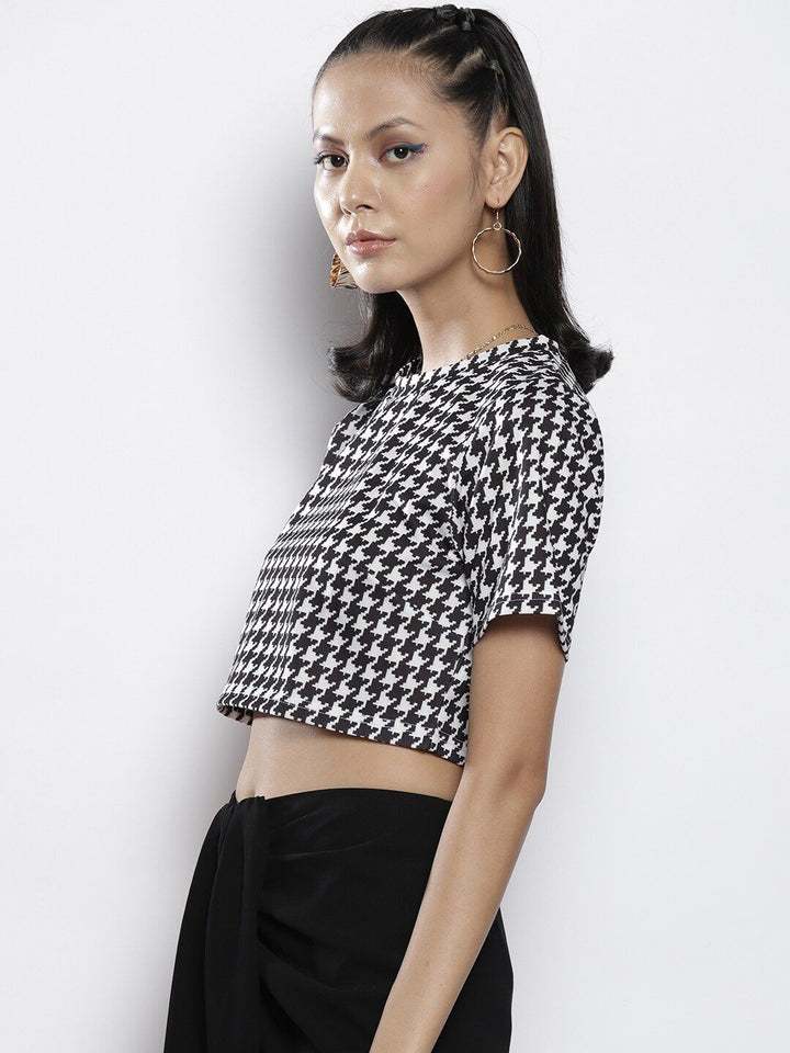 SASSAFRAS Black & White Geometric Print Crop Top