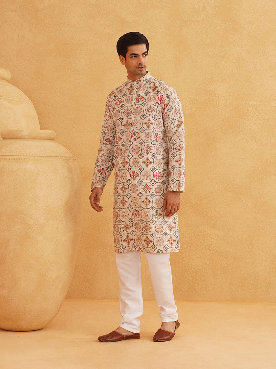 SOJANYA Men Cream-Coloured Geometric Printed Kurta