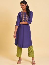 W Floral Yoke Design Thread work Regular Thread Work Kurta With Trousers
