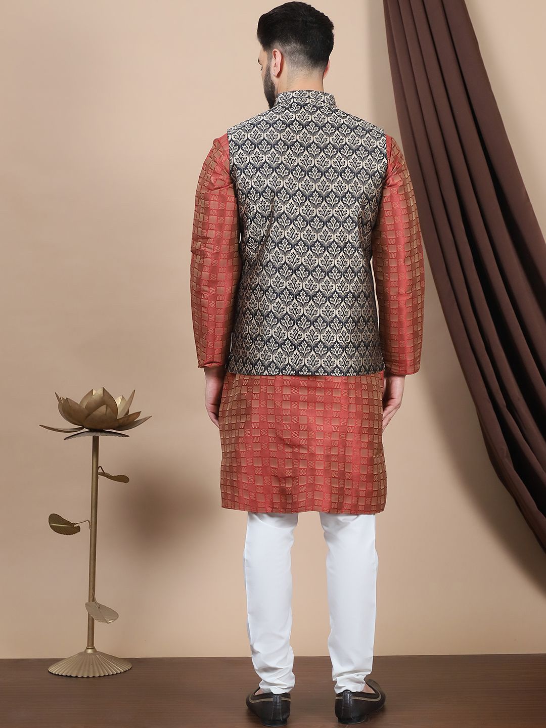 Anouk Geometric Woven Design Kurta Lurus Biasa Dengan Jaket Churidar & Nehru