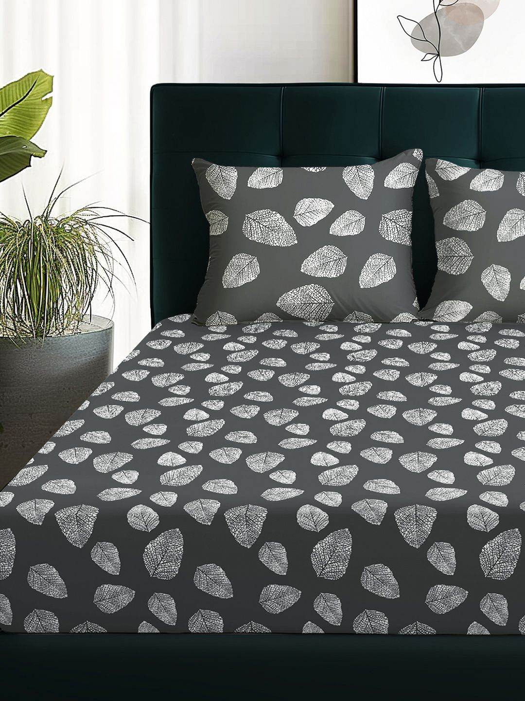 Story@home Arena Grey & White Floral Printed 180 TC Queen Bedsheet & 2 Pillow Covers