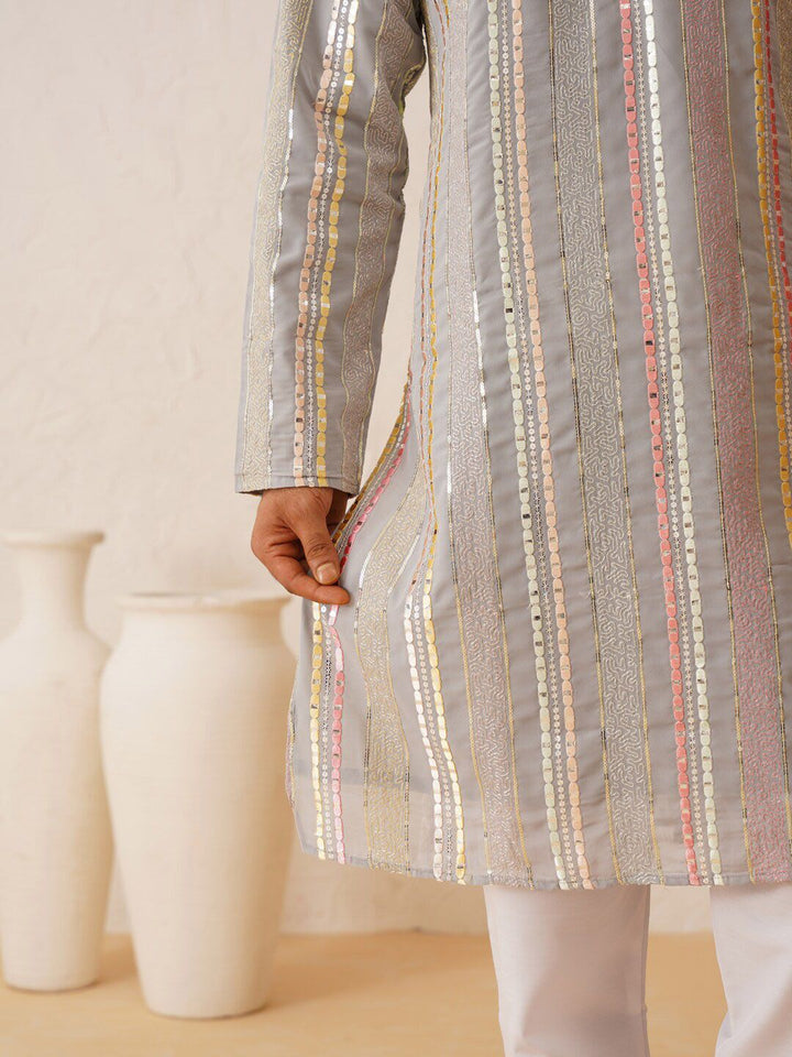 SOJANYA LUXE Kolar Mandarin Sulam Kurta Biasa dengan Piyama