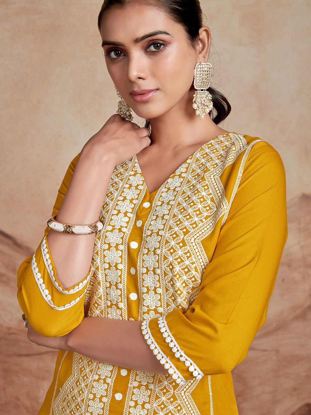 Kalini Chikankari Sulaman Lurus Kurta