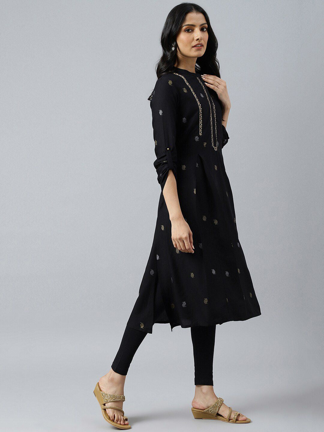 W Women Black Geometric Embroidered Thread Work Kurta