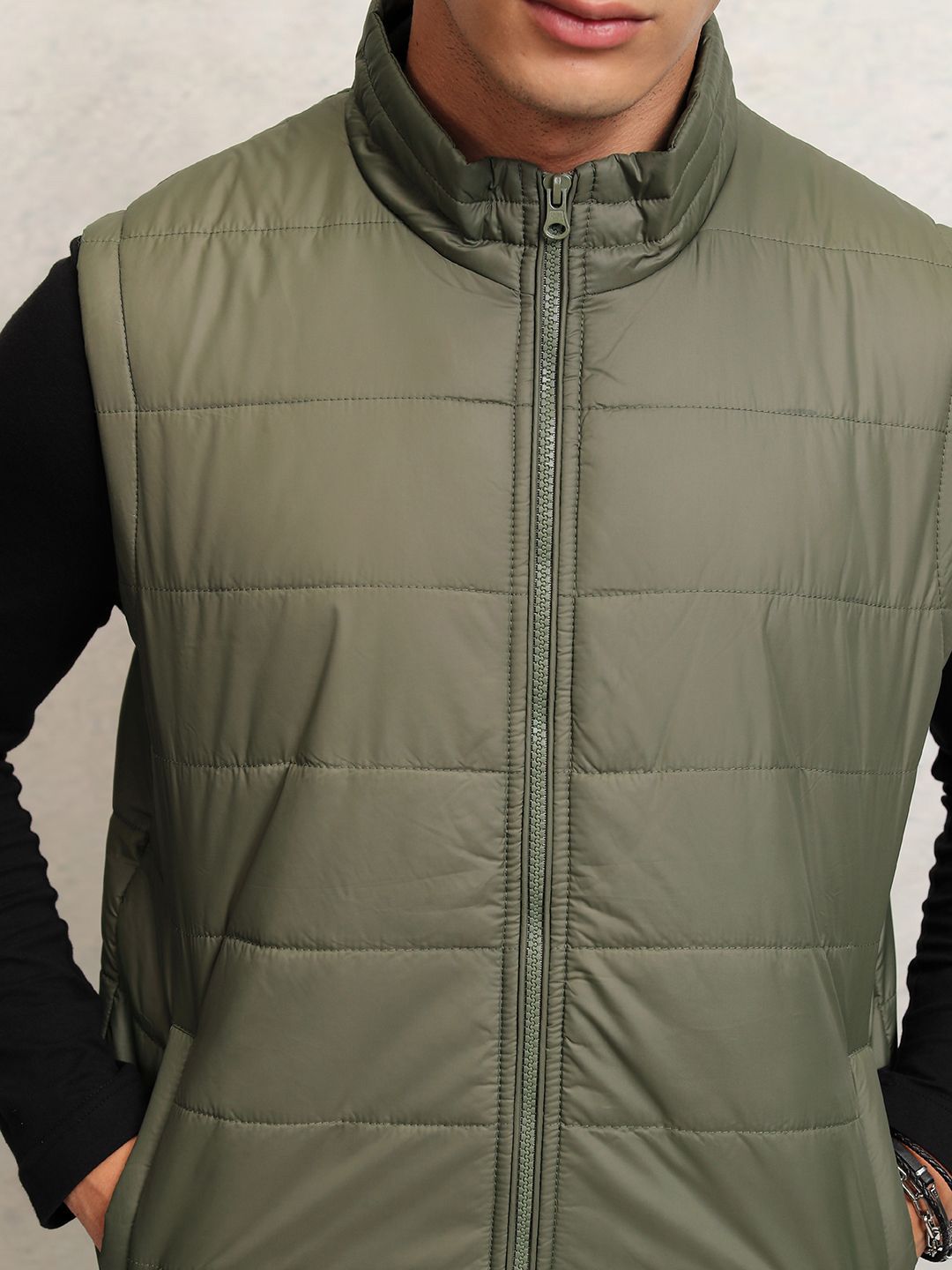 HIGHLANDER Men Solid Crop Mandarin Collar Quilted Jacket