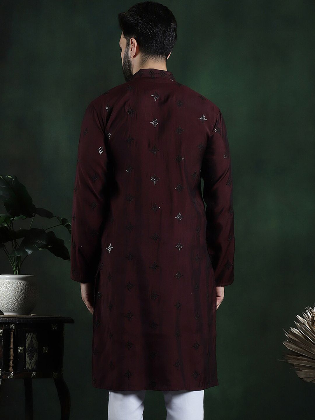 SOJANYA Ethnic Motifs Embroidered Mandarin Collar Sequinned Straight Kurta