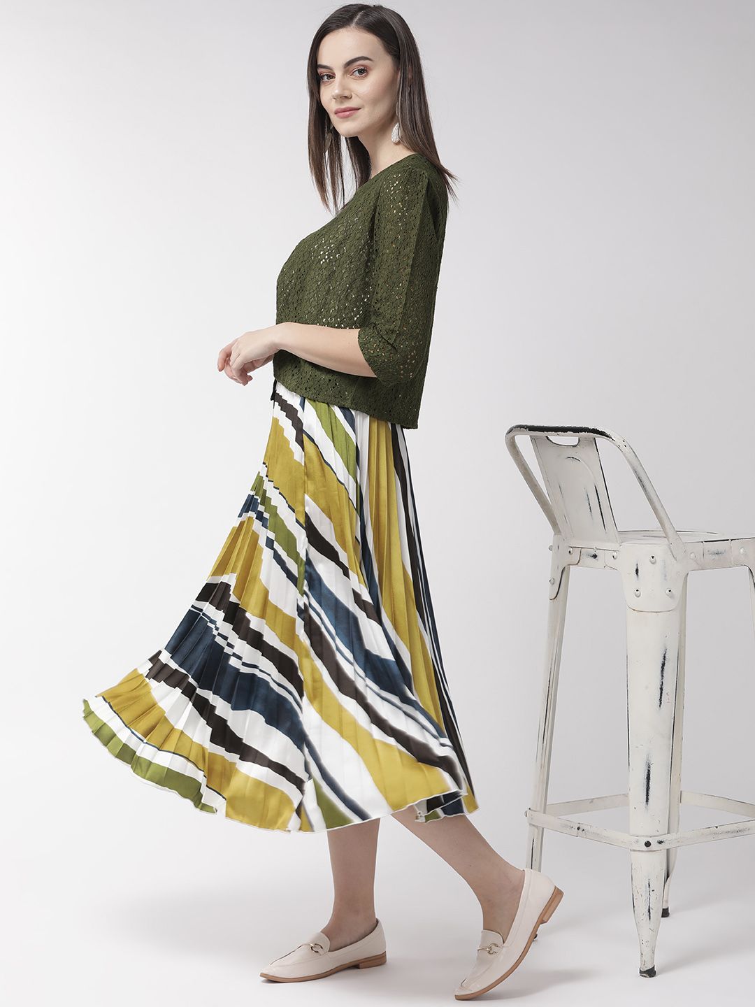 Style Quotient Women Olive Green Self Design Open Front Crop Shrug