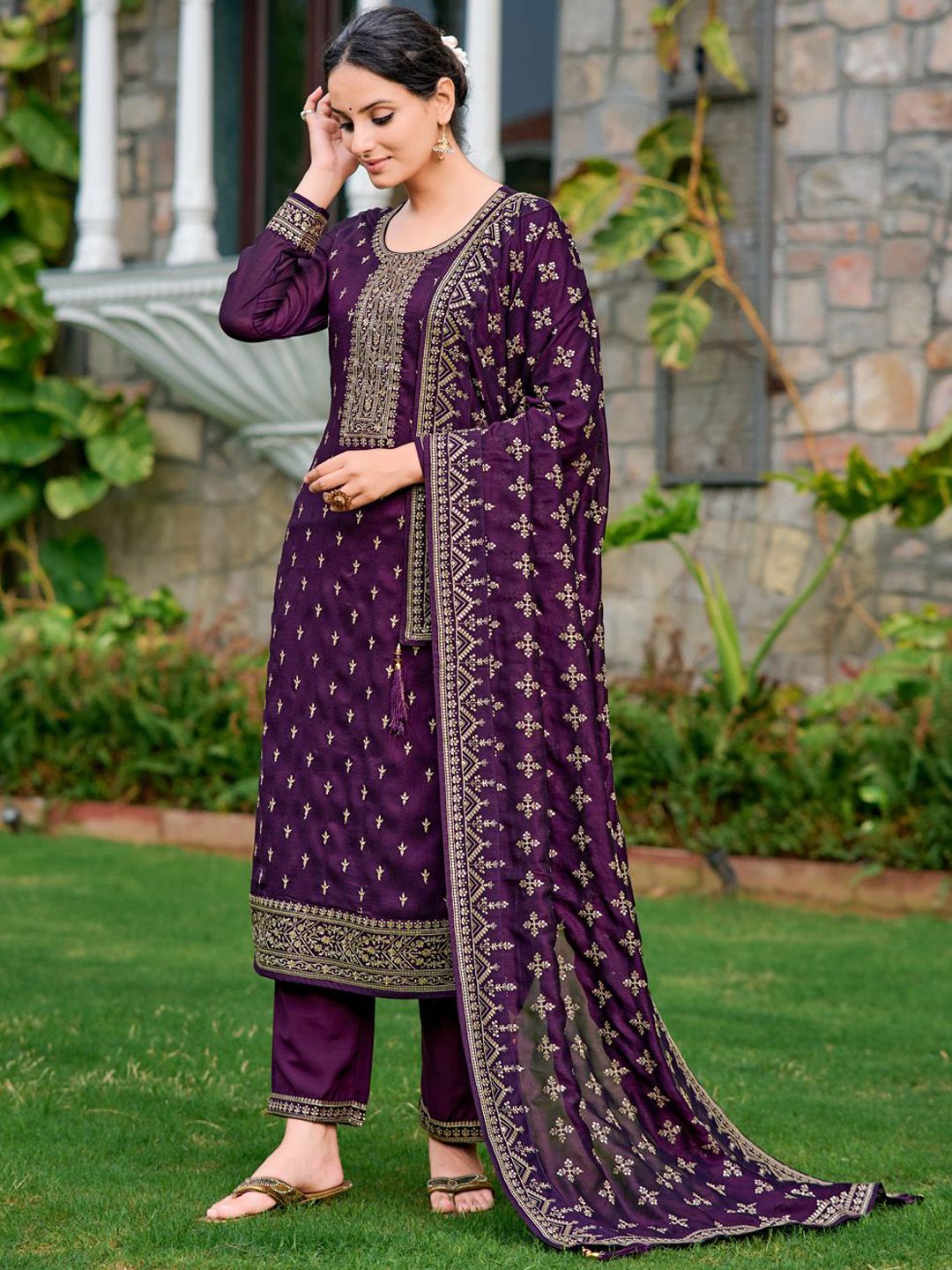 Kalini Floral bersulam kurta lurus dengan seluar & dupatta