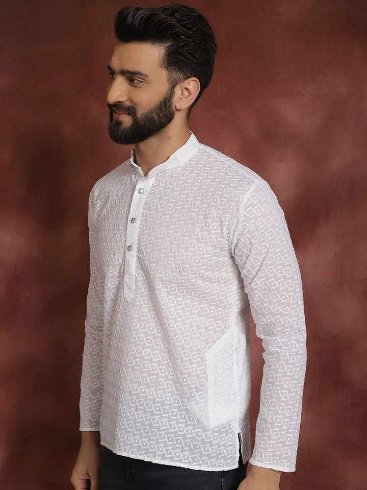 SOJANYA Geometric Embroidered Chikankari Pure Cotton Short Kurta