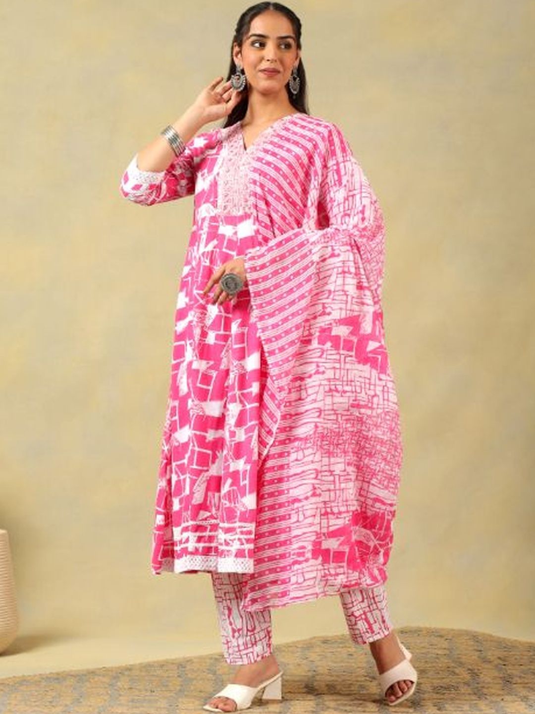 Mamicha Women Printed Regular Thread Work Pure Cotton Kurta with Trousers & With Dupatta