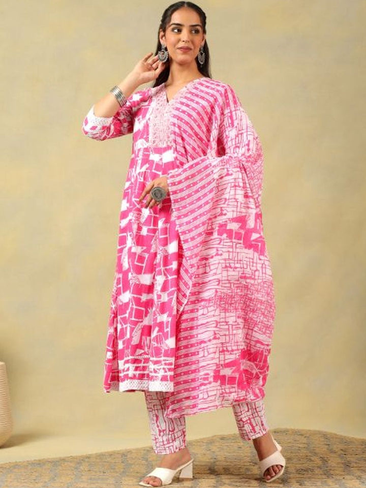Mamicha Women Printed Regular Thread Work Pure Cotton Kurta with Trousers & With Dupatta