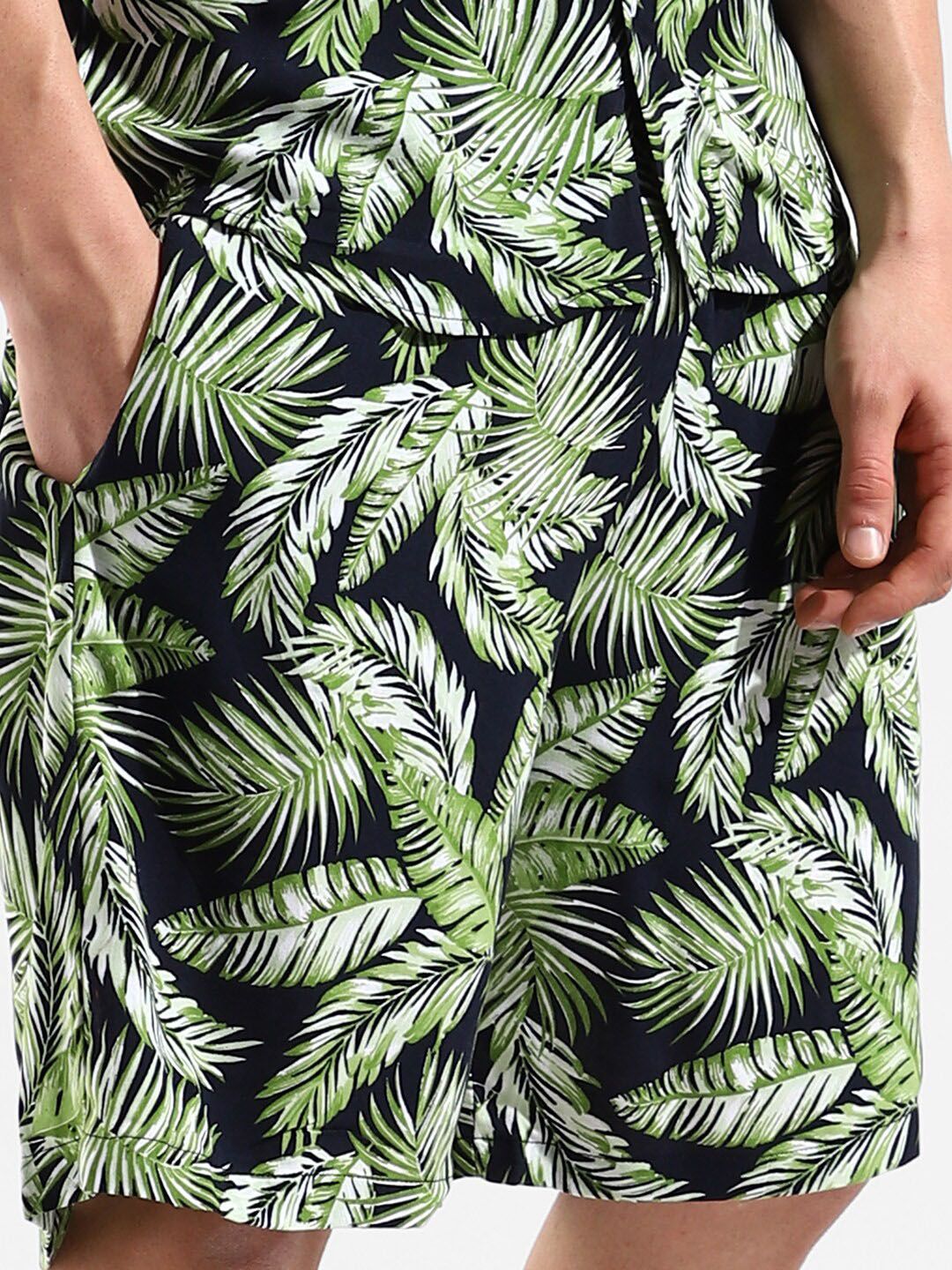 Campus Sutra Men Green & Black Printed Co-Ords