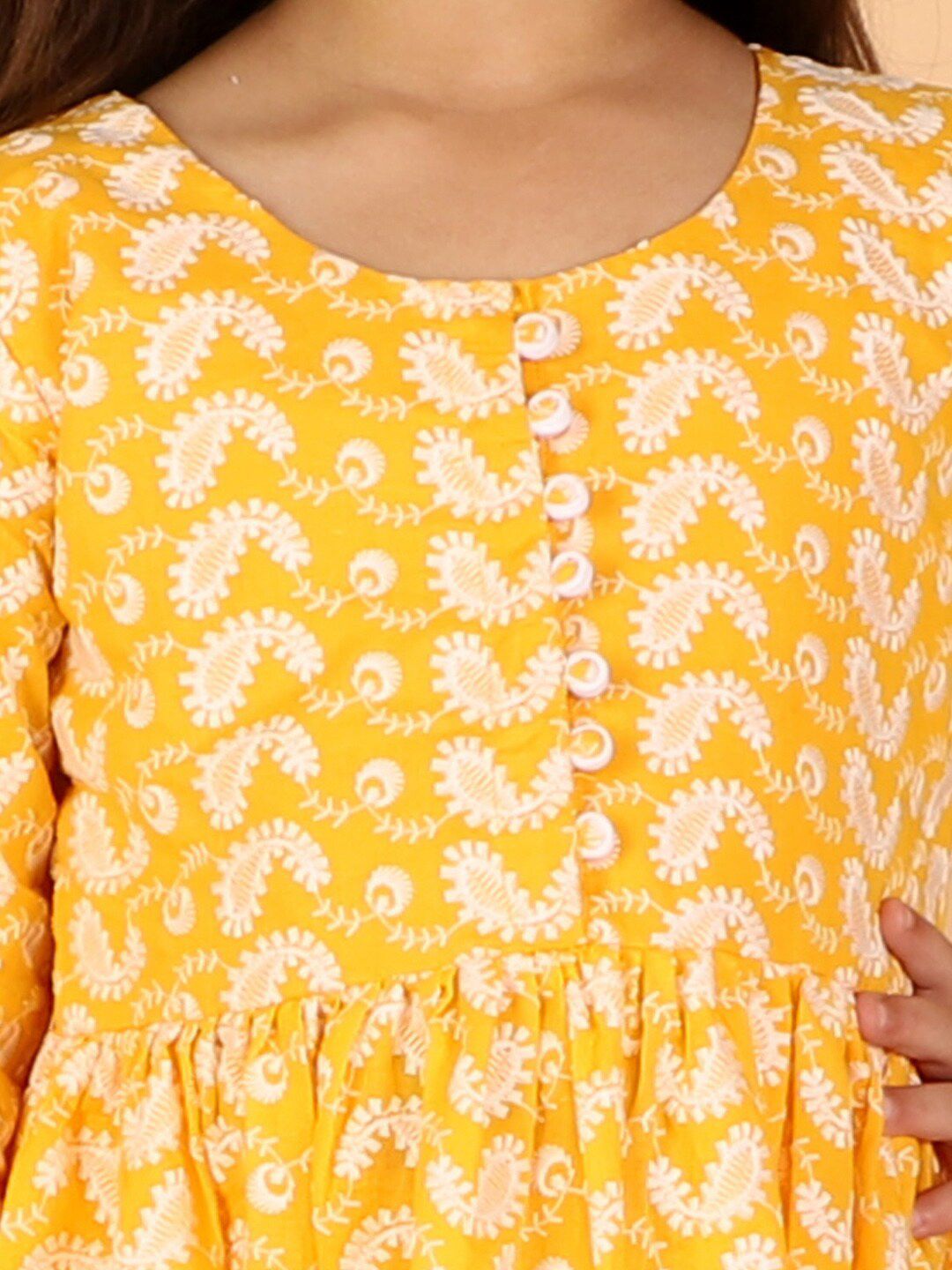 VASTRAMAY Girls Orange Chikankari Cotton Kurta & Leggings