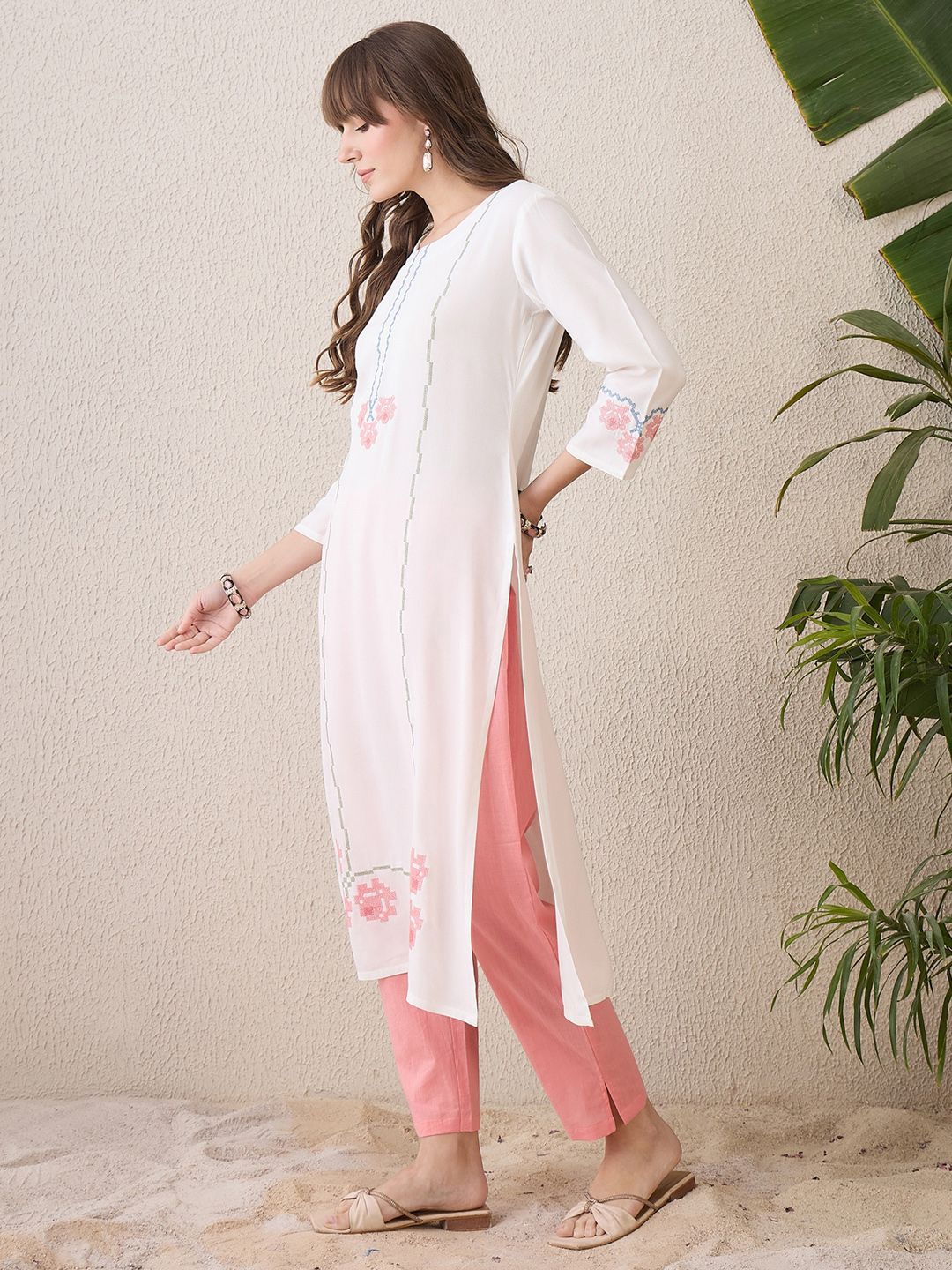 Indo Era Geometric Embroidered Thread Work Straight Kurta