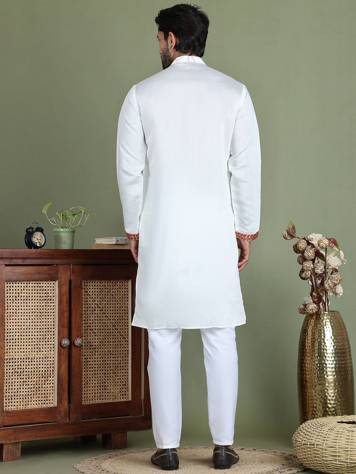 Jompers Quirky Embroidered Mandarin Collar Straight Kurta With Pyjama