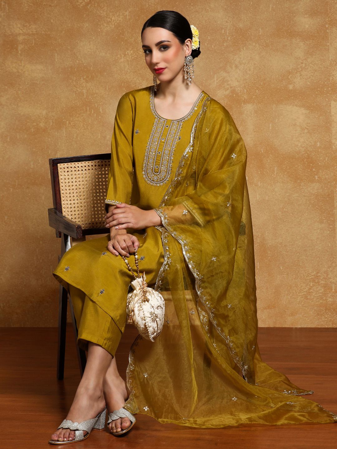 Varanga Floral Embroidered Zari Straight Kurta With Trousers And Dupatta