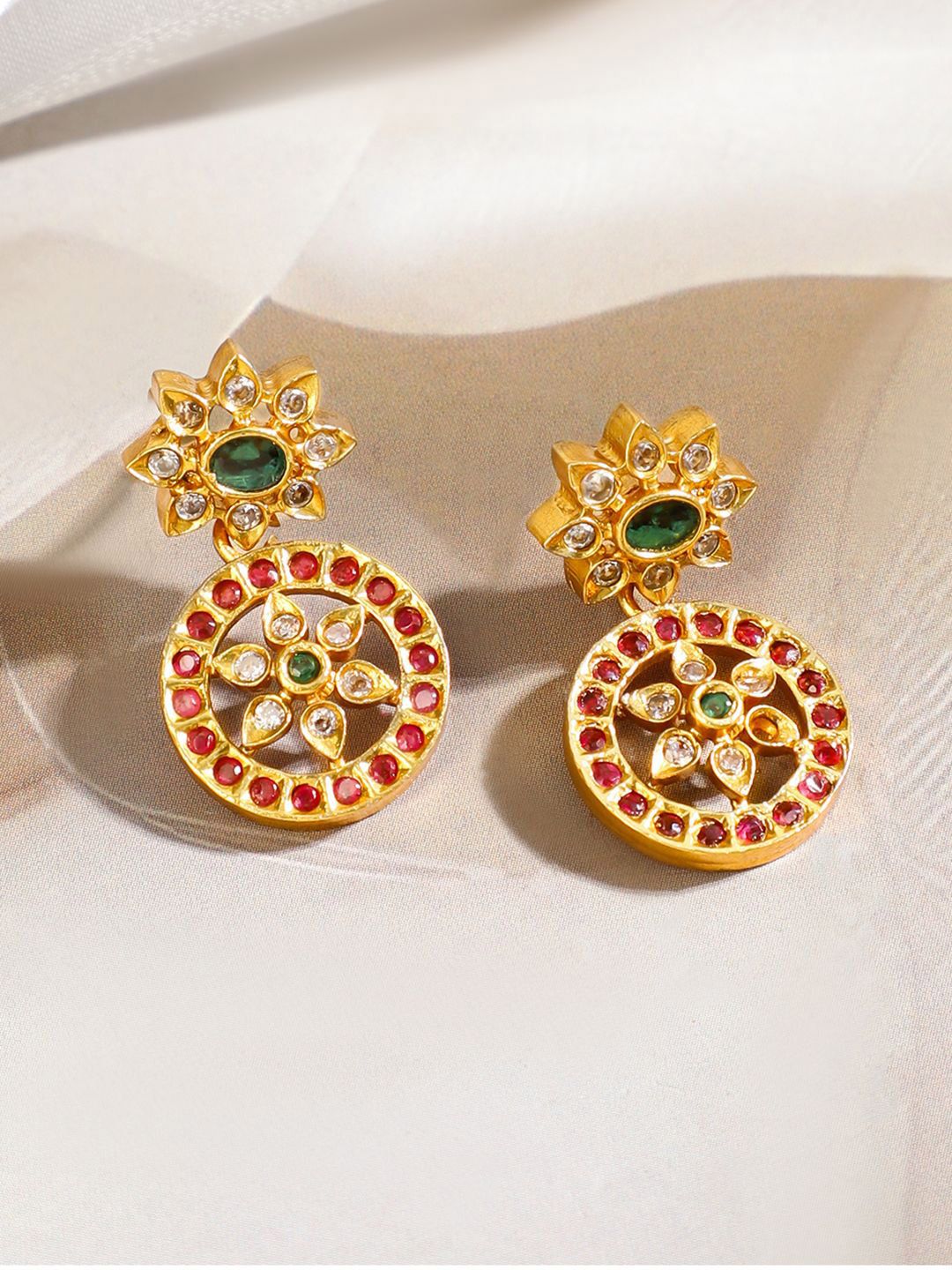 Rubans 18K berlapis emas Ruby Pink & Emerald Green Stone Studded Floral Design Necklace Set