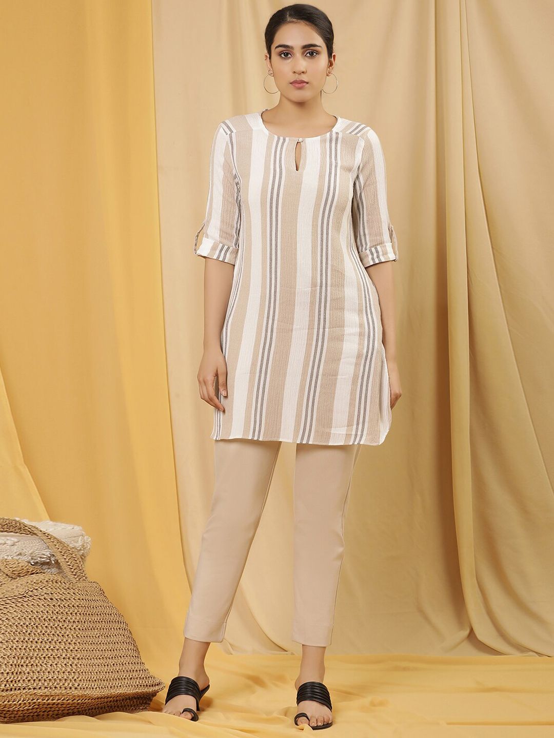 W Cream Coloured Keyhole Neck Roll Up Sleeves Straight Kurta