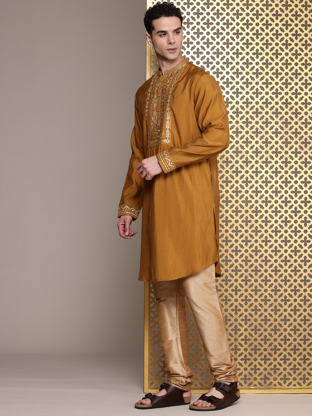 House of Pataudi Floral Yoke Design Mandarin Collar Thread Work Jashn Kurta