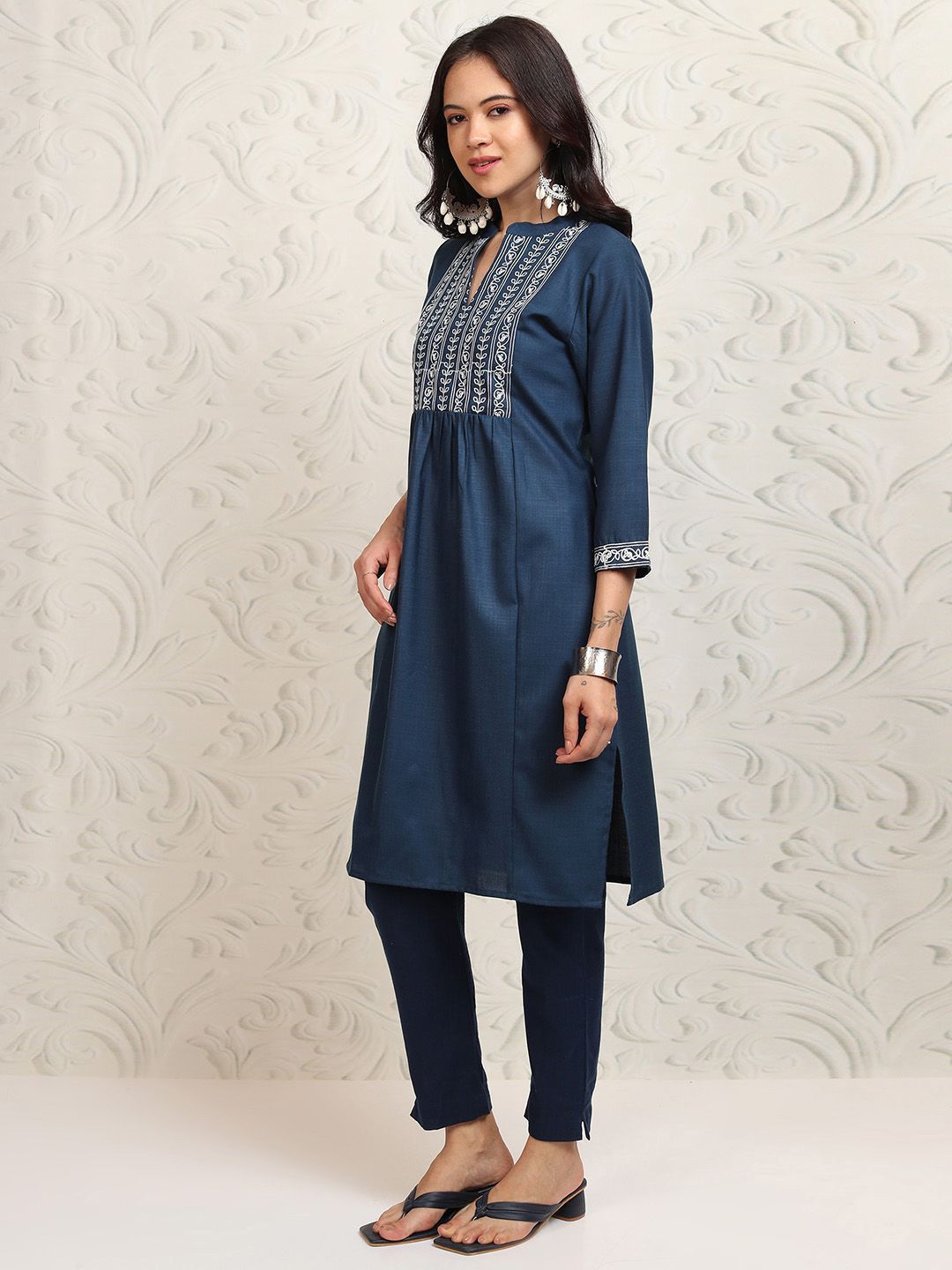 Vishudh Women Embroidered Flared Sleeves Thread Work Kurta