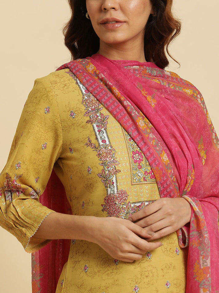 W Floral Printed Regular Gotta Patti Detail Kurta With Trousers & Dupatta