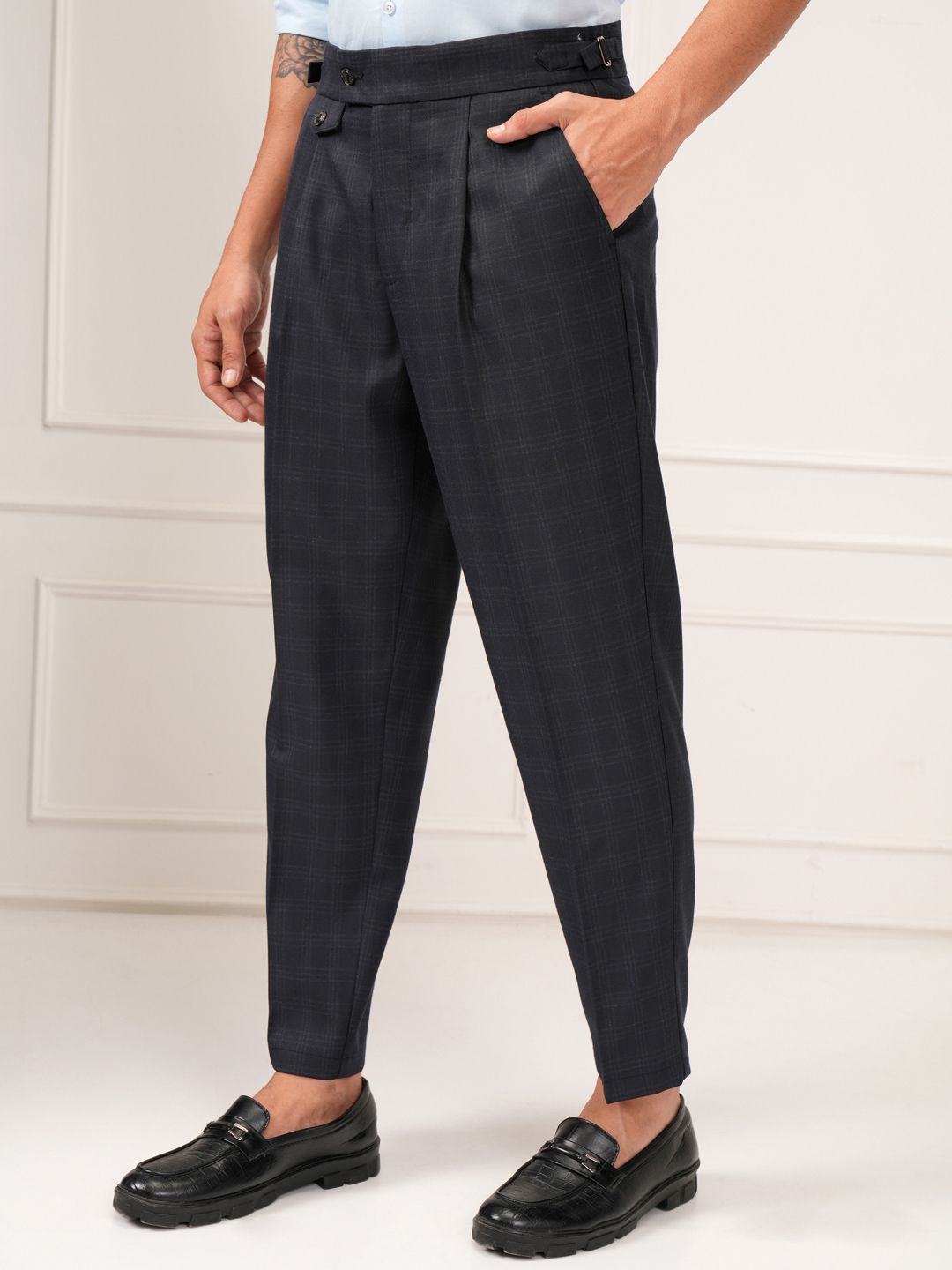 HIGHLANDER Men Mid-Rise Pleated Formal Trousers